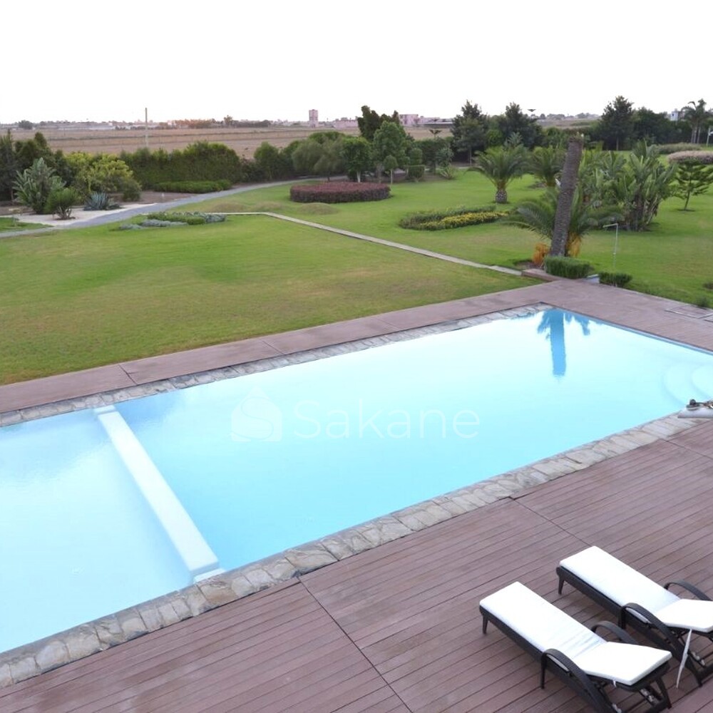 Villa d'une superficie de 18.450 m² avec piscine et jardin à DarBouazza - 2/12