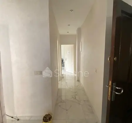 Appartement à vendre en plein centre-ville en face mall mawarid abdalas