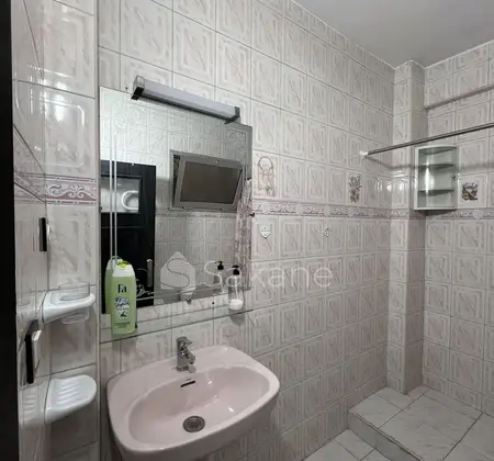 شقة للكراء الشهري في شارع المسيرة الخضراء تطل على رومبوان شارع فاس