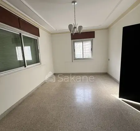 شقة للكراء الشهري في شارع المسيرة الخضراء تطل على رومبوان شارع فاس