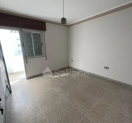 شقة للكراء الشهري في شارع المسيرة الخضراء تطل على رومبوان شارع فاس