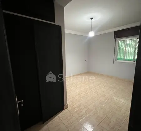 شقة للكراء الشهري في شارع المسيرة الخضراء تطل على رومبوان شارع فاس