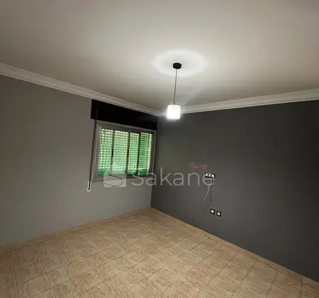 شقة للكراء الشهري في شارع المسيرة الخضراء تطل على رومبوان شارع فاس