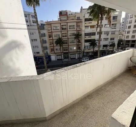 شقة للكراء الشهري في شارع المسيرة الخضراء تطل على رومبوان شارع فاس