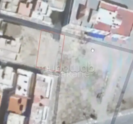 Terrain 300m2, 3 facades, zone R3, proche plage