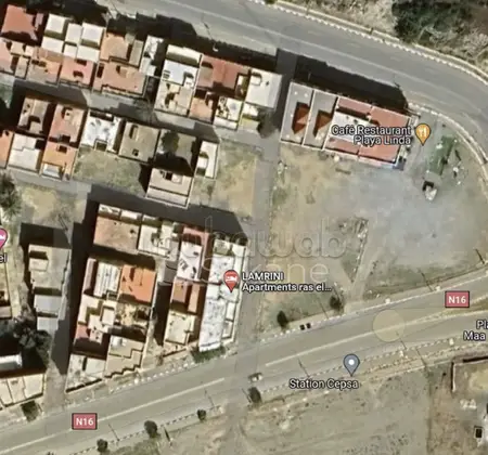 Terrain 300m2, 3 facades, zone R3, proche plage