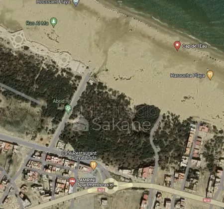 Terrain 300m2, 3 facades, zone R3, proche plage