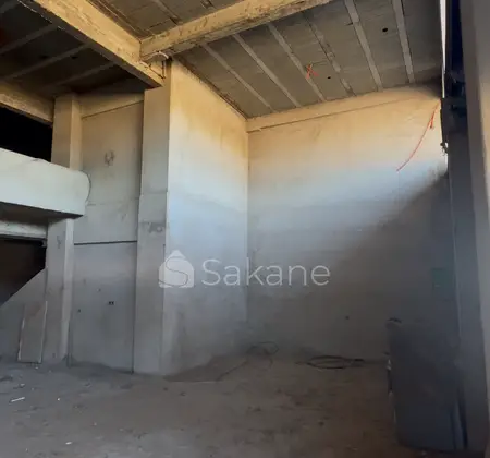 Magazine situé à casa halhal fiha 147 mètre plus 57 fi seda