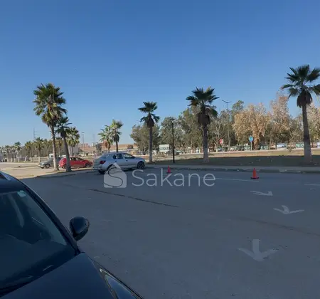 Magazine situé à casa halhal fiha 147 mètre plus 57 fi seda